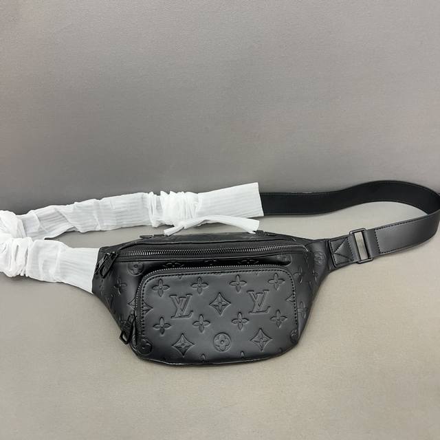 Louisvuitton 路易威登 Bumbag 印花腰包斜挎胸包 原厂面料材质 电镀五金 高端货 配送礼盒 防尘袋 30 X 15 Cm