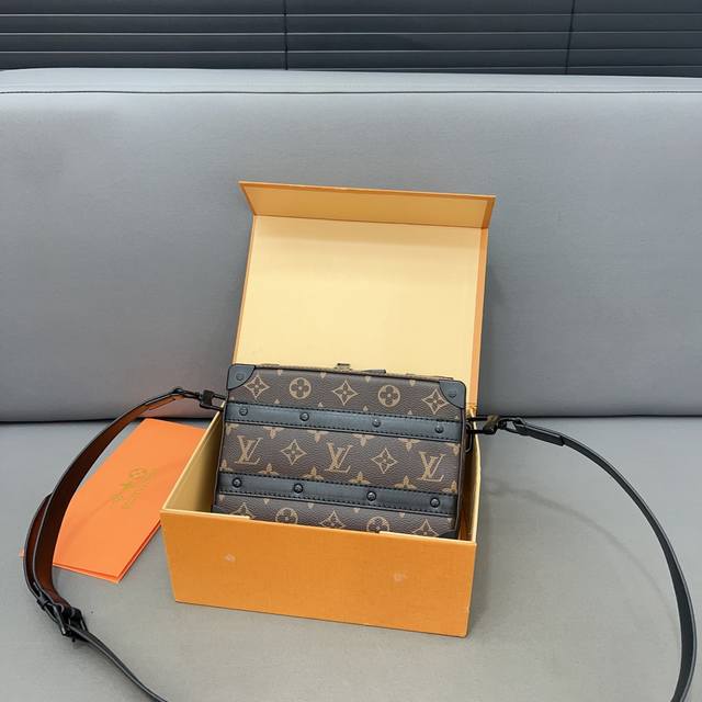 Louisvuitton 路易威登 Handle Soft Trunk 手袋 盒子包 小方包 男女通用单肩斜挎包 小箱子 采用精湛镶嵌细工，实物拍摄 原厂原版面