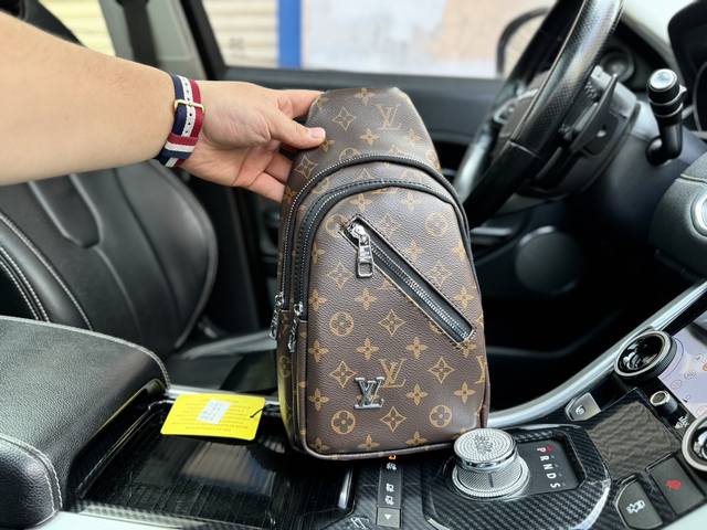 高端货 新款 “Louis Vuitton”Lv 胸包 路易威登 Duo 老花满印拉链开合 单肩斜挎胸包 男款原厂面料高清五金logo标志、专用里内里。顺滑拉链 - 点击图像关闭