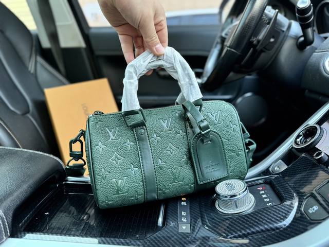 高端货 新款 “ Louis Vuitton”lv枕头包 路易威登单肩包 M24432 LOUIS VUITTON keepall 25 可拆卸可调节肩带拉链开 - 点击图像关闭