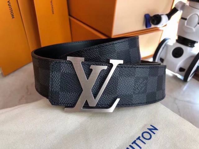 品牌:LV 路易威登 尺寸:40mm 正品尺寸 五金材质:精品纯钢扣，真空电镀，正品开版 带身材质:以天然小牛皮搭配路易威登特色设计元素LV Pyramide