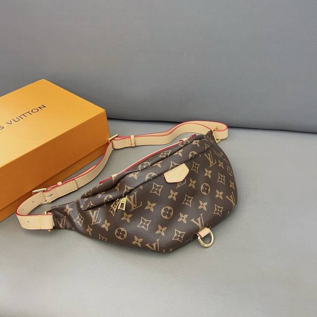 LouisVuitton 路易威登 对花牛皮 Bumbag 老花腰包斜挎胸包 原厂面料材质 电镀五金 高端货 附带防尘袋 礼盒 规格:35 x 14cm