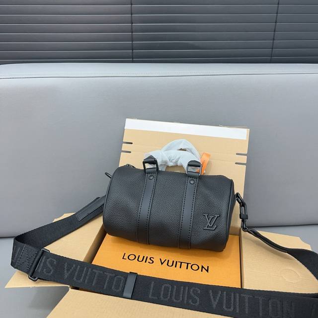 Louisvuitton 路易威登 KEEPALL XS 手袋 牛皮圆筒包 手提单肩包 情侣款斜挎包 采用精湛镶嵌细工，经典百搭 实物拍摄 原厂原版面料 配送防