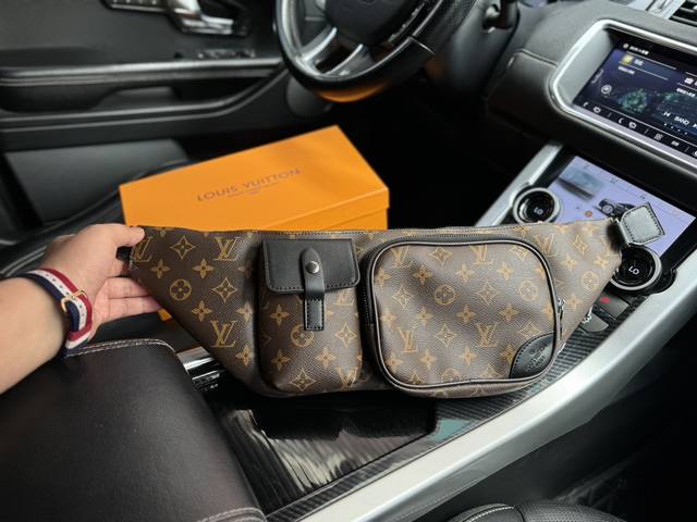 高端货 新款 “Louis Vuitton”lv胸包 M45337 DISCOVERY 路易威登腰包 Discovery 腰包属于 Gaston Labels - 点击图像关闭