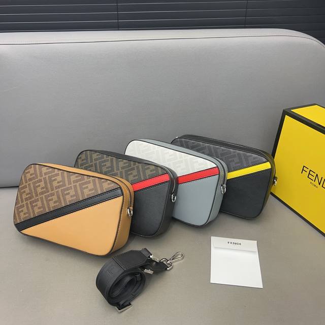 FENDI 芬迪 Camera Case手袋相机包 单肩斜挎包 手拿包 采用精湛镶嵌细工，经典百搭 实物拍摄 原厂原版面料 配送防尘袋 礼盒 25 x 15 c