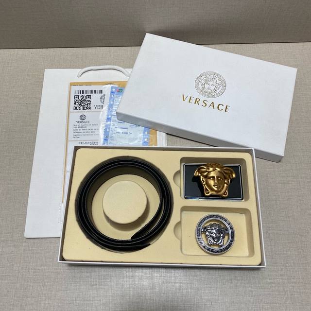 Versace精品款 ☆双扣礼盒套装 含礼盒 专柜有售 范思哲专柜在售正品 此款采用头层牛皮制作 走线油边细致 正品开模 搭配广州原版扣经久耐用、3.8cm规格