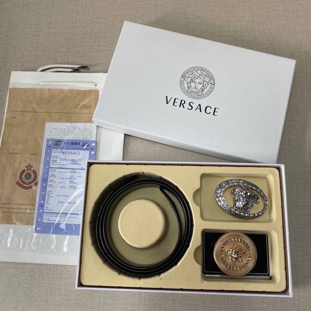 Versace精品款 ☆双扣礼盒套装 含礼盒 专柜有售 范思哲专柜在售正品 此款采用头层牛皮制作 走线油边细致 正品开模 搭配广州原版扣经久耐用、3.8cm规格