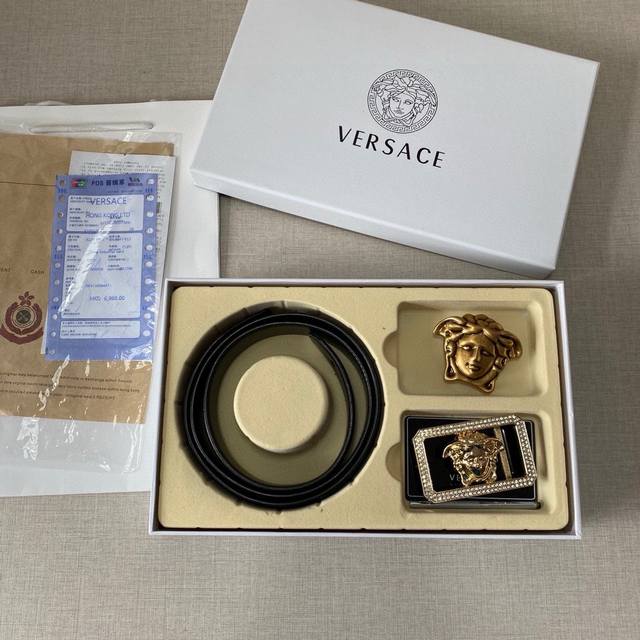 Versace精品款 ☆双扣礼盒套装 含礼盒 专柜有售 范思哲专柜在售正品 此款采用头层牛皮制作 走线油边细致 正品开模 搭配广州原版扣经久耐用、3.8cm规格