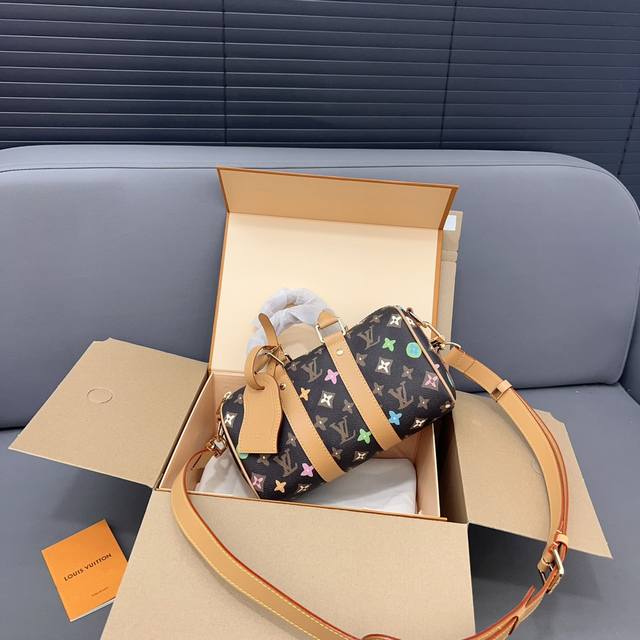 Louisvuitton 路易威登 菲董Tyler 联名 KEEPALL25 手提单肩斜挎包 采用精湛镶嵌细工，实物拍摄 原厂原版面料 配送 防尘袋 14 x