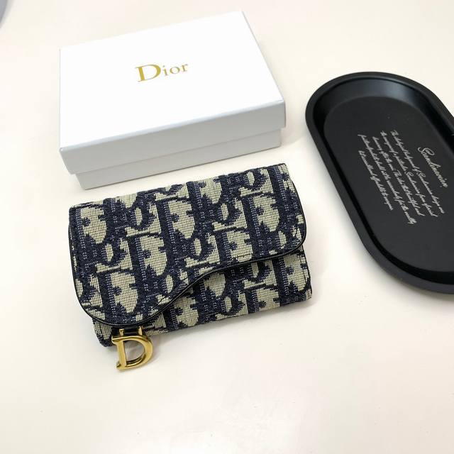 Dior 8592颜色 老花黑色尺寸：6*10*2.5 Dior专柜最新款钥匙包出货！采用进口小牛皮搭配定制带logo五金！做工精致！ - 点击图像关闭