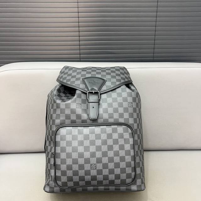 Louisvuitton 路易威登 Montsouris 男士背包 书包 电脑包采用精湛镶嵌细工，经典百搭 实物拍摄 原厂原版面料 配送防尘袋 32 x 40 - 点击图像关闭