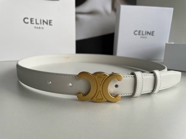 CELINE赛琳凯旋门徽标金扣潮流腰带，穿出好身材高腰线的秘密武器。2.5cm