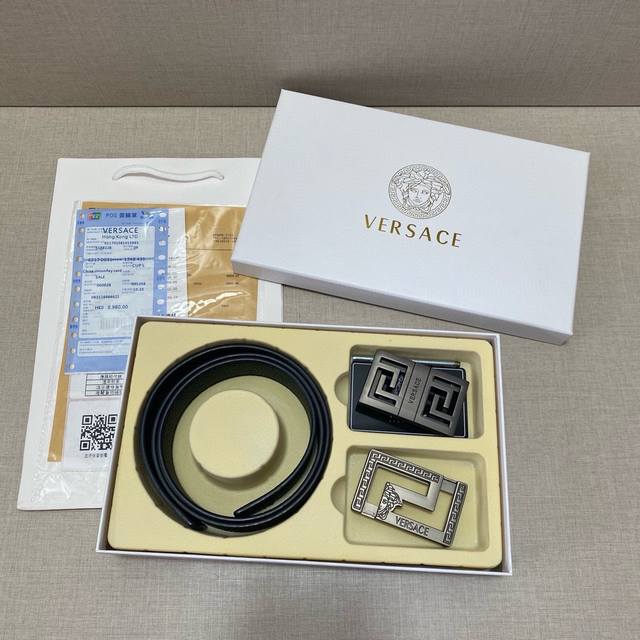 Versace精品款 ☆双扣礼盒套装 含礼盒 专柜有售 范思哲专柜在售正品 此款采用头层牛皮制作 走线油边细致 正品开模 搭配广州原版扣经久耐用、3.8cm规格