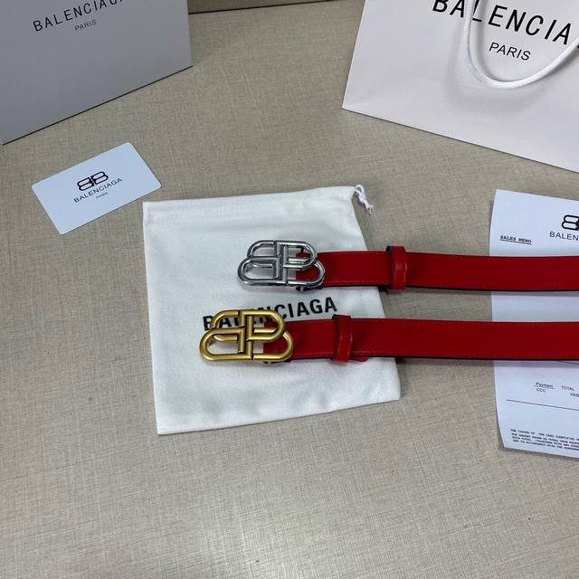 宽度30mm 巴黎世家 Balenciaga 是法国的奢侈品牌，作为时尚界最具影响力品牌之一的地位。设计师源于：都市时尚潮流独特的设计风格，采用进口小牛皮制作；