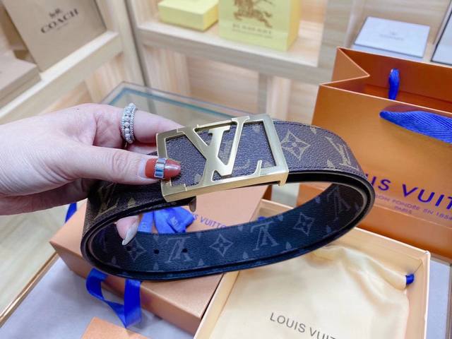 路易威登louis Vuitton 法国 专柜品质 官网同步 宽度3.8Cm 精美钢扣头 原版意大利双面进口小牛皮原版花纹 手感极佳 上身郊果棒 商务休闲两用