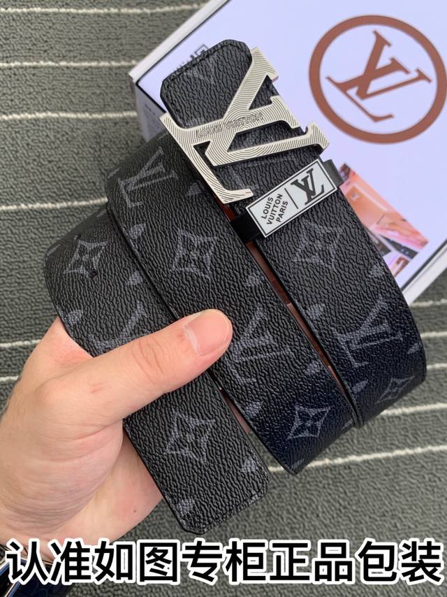 皮带：Lv..路易..威登原单 腰带：百分百头层牛皮，保证真皮。24K纯钢扣双面可用专柜同等质量， 送人自用首选 包装： 请认准如图专柜包装，赠送打孔器，银联发