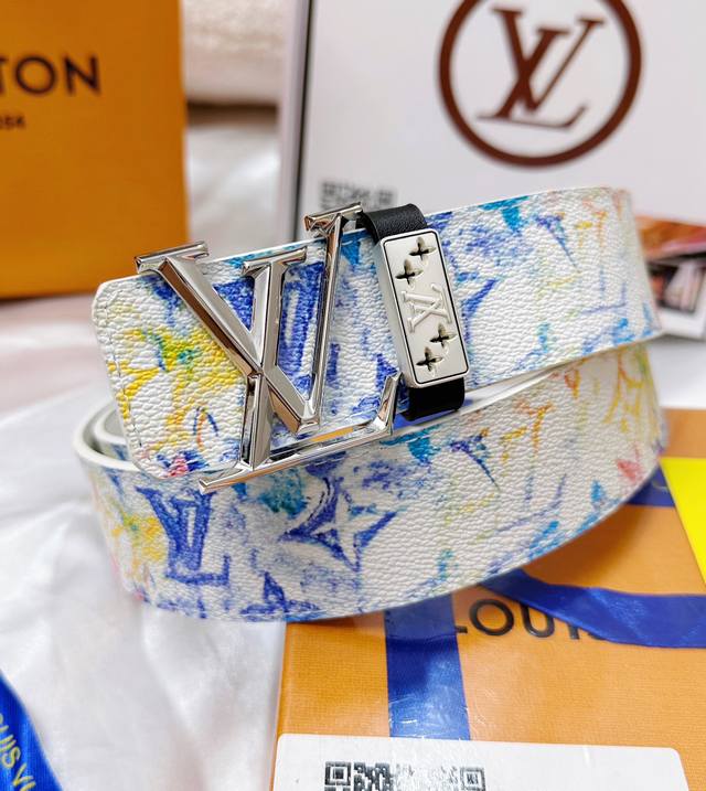 皮带：Lv..路易..威登顶级复刻. 腰带：原单品质百分百头层牛皮，保证真皮。复古雕花设计.真空电镀.永不掉色.24K纯钢扣涂鸦彩绘图案艺术双面可用专柜同等质量