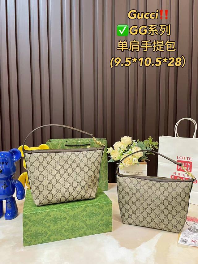 礼盒包装 Gucci 新款 便当包 全新系列火热来袭 重塑古典美 既气质又休闲 沉稳不失帅气范 多变的版包型不变的复古气息 风靡时尚圈专柜最火爆 时尚人士必留出 - 点击图像关闭