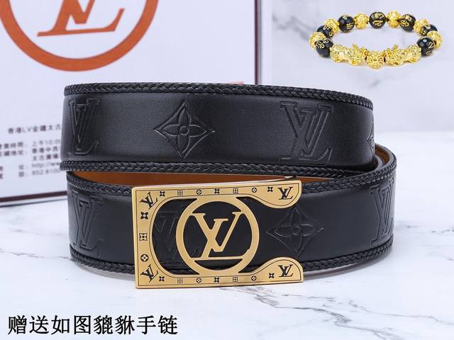 皮带：Lv..路易...威登原单 腰带：百分百头层牛皮皮带，纯手工编织，保证真皮腰带。24K纯钢扣双面可用专柜同等质量， 送人自用首选 包装： 请认准如图专柜包