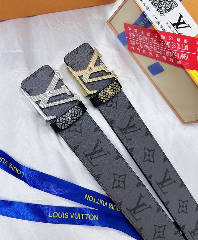 皮带：Lv..路易..威登顶级复刻. 腰带：原单品质百分百头层牛皮，保证真皮。雕花设计.真空电镀.永不掉色.24K纯钢扣进口头层灰老花系列双面可用专柜同等质量，