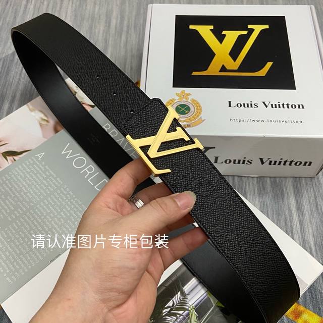 Made In France 配全套包装 品牌：L V海外原单 扣头材质：精品实心钢扣 带身材质正面：38Mm宽度采用双面采用进口头层牛皮腰带，纯钢质五金扣头实