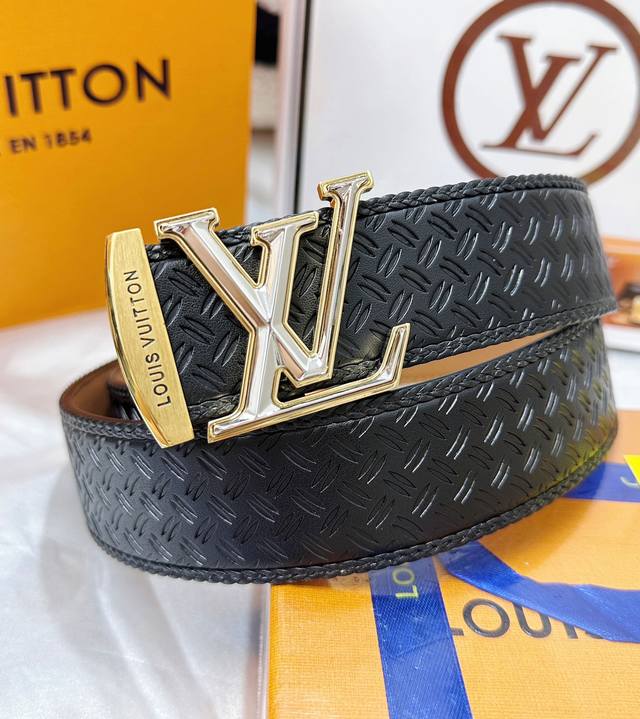 皮带：Lv..路易..威登顶级复刻. 腰带：原单品质百分百头层牛皮，保证真皮。雕花镂空工艺.真空电镀.永不掉色.24K纯钢扣纯手工编织系列双面可用专柜同等质量，