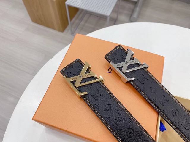 路易威登louis Vuitton 法国 专柜品质 官网同步 宽度3.8Cm 精美钢扣头 原版意大利双面进口小牛皮原版花纹 手感极佳 上身郊果棒 商务休闲两用