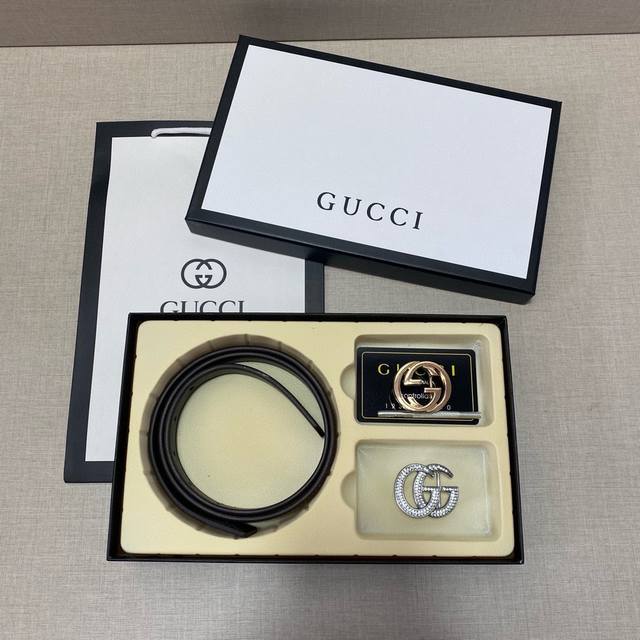 古驰gucci精品款 ☆双扣礼盒套装 含礼盒 专柜有售 Gucci专柜在售正品 此款采用头层牛皮制作 走线油边细致 正品开模 搭配广州原版扣经久耐用、2.5Cm