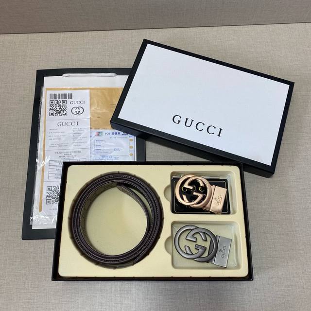 古驰gucci精品款 ☆双扣礼盒套装 含礼盒 专柜有售 Gucci专柜在售正品 此款采用头层牛皮制作 走线油边细致 正品开模 搭配广州原版扣经久耐用、3.5Cm