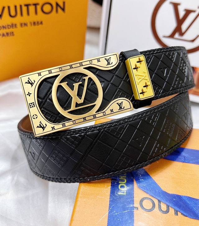 皮带：Lv..路易..威登顶级复刻. 腰带：原单品质百分百头层牛皮，保证真皮。雕花镂空工艺.真空电镀.永不掉色.24K纯钢扣纯手工编织系列双面可用专柜同等质量，