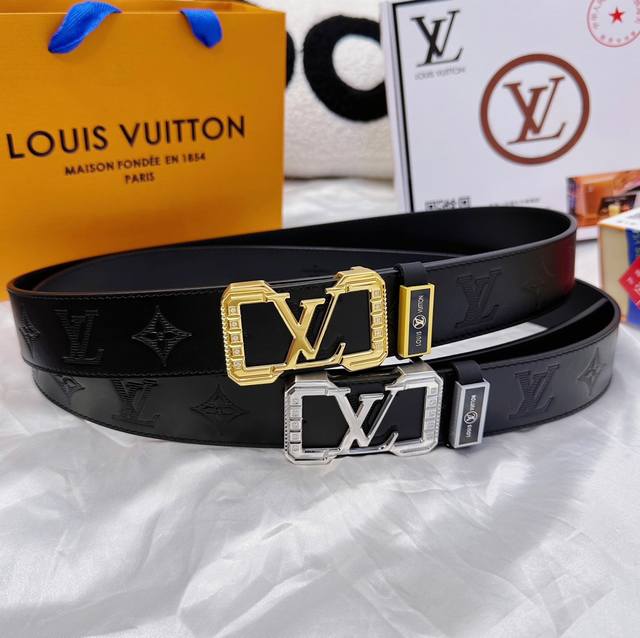 皮带：Lv..路易..威登顶级复刻. 腰带：原单品质百分百头层牛皮，保证真皮。镶嵌颗颗饱满钻石镶钻工艺.真空电镀.永不掉色.24K实心纯钢扣头层小牛皮老花纹路双