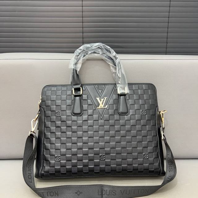 Louisvuitton 路易威登 双拉链牛皮手提包男士公文包 采用精湛镶嵌细工，经典百搭 实物拍摄 原厂原版面料 配送防尘袋 28 X 38 Cm。