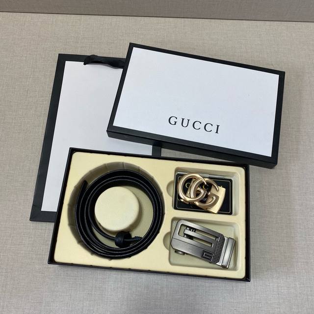 古驰gucci精品款 ☆双扣礼盒套装 含礼盒 专柜有售 Gucci专柜在售正品 此款采用头层牛皮制作 走线油边细致 正品开模 搭配广州原版扣经久耐用、3.5Cm