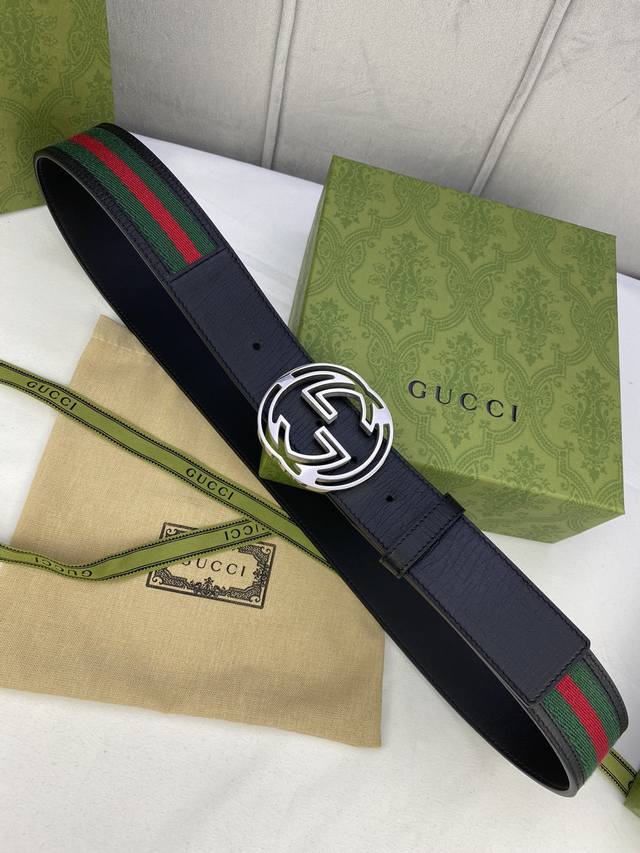 宽度4.0Cm Gucci 经典帆布织带腰带，配以织纹皮质滚边和双g原单钢扣。绿色 红色 绿色棉质帆布编织腰带，配以黑色头层牛皮