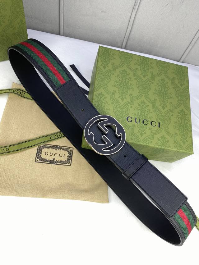 宽度4.0Cm Gucci 经典帆布织带腰带，配以织纹皮质滚边和双g原单钢扣。绿色 红色 绿色棉质帆布编织腰带，配以黑色头层牛皮