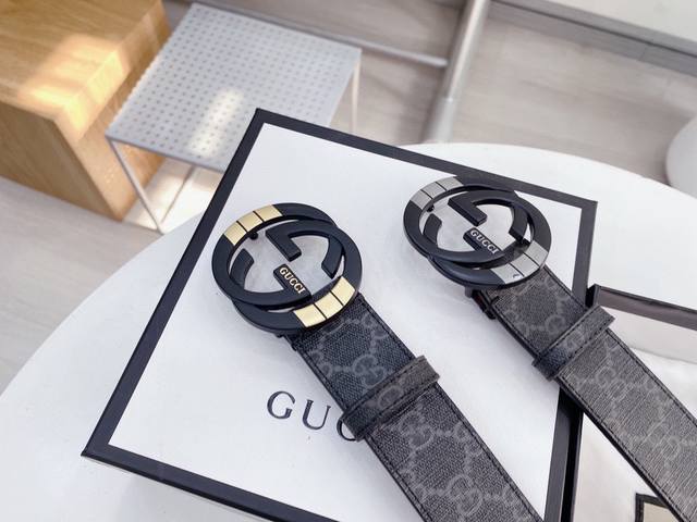 Gucci 古奇新款互扣式g带扣深受品牌辉煌的70年代经典设计所影响，得以重新诠释。安放于织纹纯皮腰带之上。纯牛皮制作 底面磨砂皮底 宽度:3.8厘米 正品一致 - 点击图像关闭