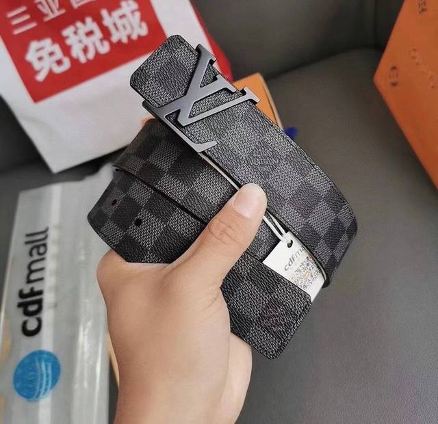 路易威登 Louis Vuitton 皮带 正版开模 此款腰带双面可用 采用lv专用面料pvc 搭配意大利原厂定制进口腰带牛皮带身 精密电镀标志性五金搭扣 对版 - 点击图像关闭