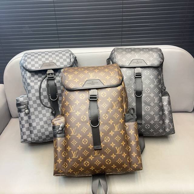 Louisvuitton 路易威登 Trekking双肩包 印花背包 电脑包经典logo搭配原厂工艺材质 休闲百搭采用精湛镶嵌细工，实物拍摄 原厂原版面料 配送