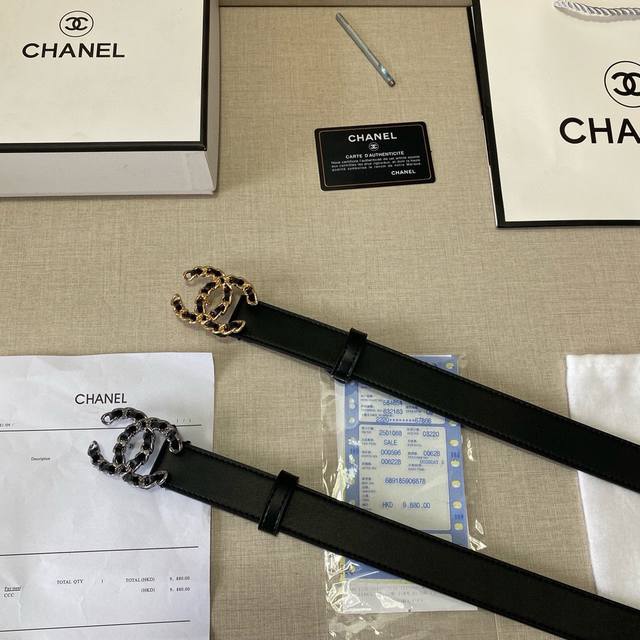 品牌：香奈儿chanel 仿铜扣 等级：原单私货.头层牛皮，专柜售、堪比正品！油边精致 电脑车线 手感柔软.实物拍摄无修饰 上身效果超好、长度不可裁剪.配专柜全