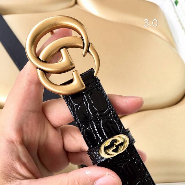 Made In Italy促销价 配全套专柜包装品牌：Gucci高端特供扣头材质：三色实心铜扣带身材质正面：产地意大利顶级原单正版30Mm宽度专柜经典同款头层牛