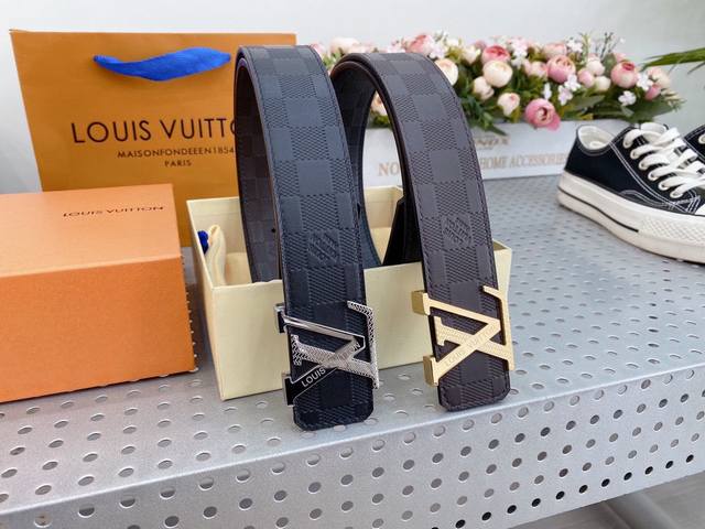 全套包装路易威登louis Vuitton 法国 专柜品质 官网同步 宽度3.8Cm 精美钢扣头 原版意大利双面进口小牛皮原版花纹 手感极佳 上身郊果棒 商务休