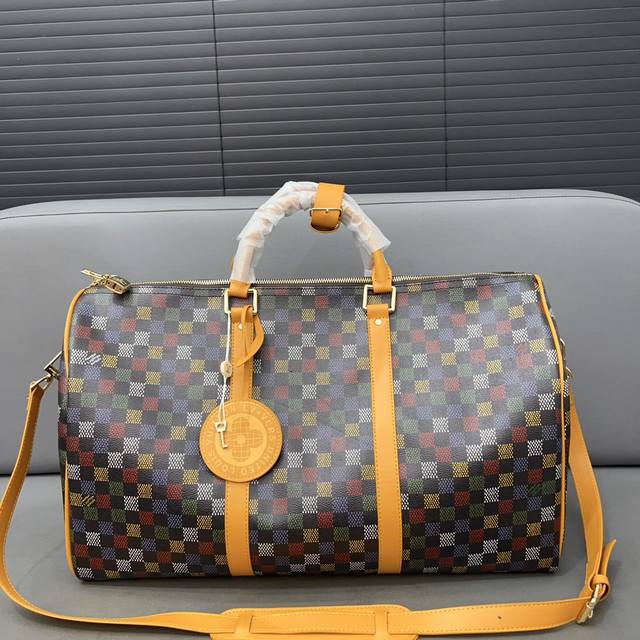 Louisvuitton 路易威登 Keepall旅行袋 手提包袋 机场包 采用精湛镶嵌细工，实物拍摄 原厂原版面料 配送 防尘袋 50 X 29Cm。