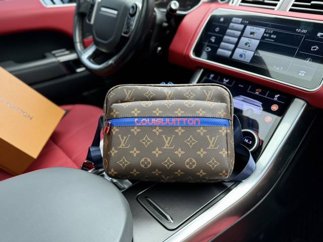 高端货 新款 “Louis Vuitton”Lv邮差包 路易威登黑武士单肩包 M43843 Louis Vuitton Outdoor 经典老花可调节不可拆卸肩