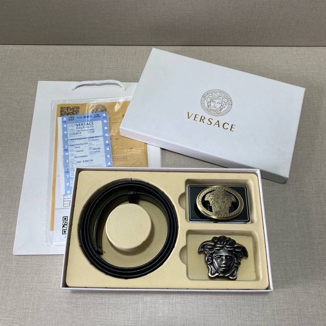 Versace精品款 ☆双扣礼盒套装 含礼盒 专柜有售 范思哲专柜在售正品 此款采用头层牛皮制作 走线油边细致 正品开模 搭配广州原版扣经久耐用、3.5Cm规格