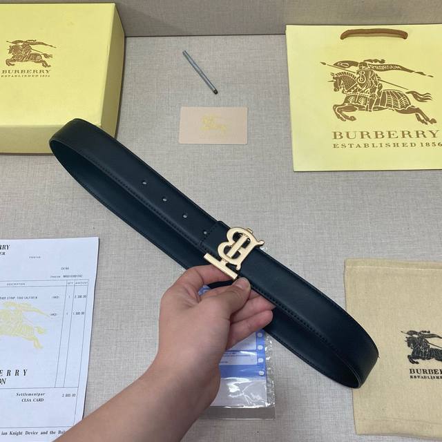 品牌：巴宝莉burberry 等级：一整张牛皮切割，头层原皮、新款开模。带宽3.5厘米.油边精致 ，实物拍摄无修饰 上身效果超好、.配专柜全套包装.送礼自带首选