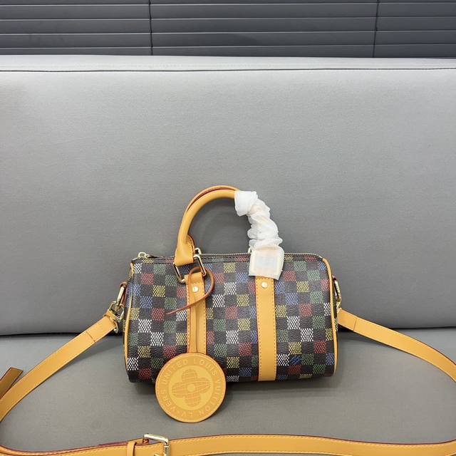 Louisvuitton 路易威登 Keepall 25 系列手袋 印花手提斜挎包 单肩包 采用精湛镶嵌细工，实物拍摄 原厂原版面料 配送小票 防尘布袋 折叠礼