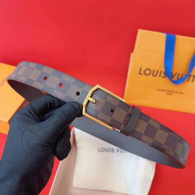 Lv3.5Cm 宽男士腰带 针扣式搭扣，双面进口牛皮制作，手感极佳。