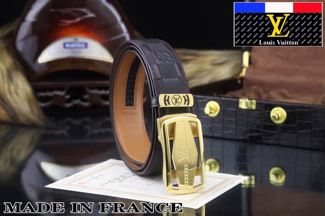 Made In France批 配全套包装品牌：L家系列海外原单扣头材质：100%双色纯钢扣带身材质正面：35Mm宽度采用进口头层牛皮压纹工艺经典时尚百搭自动带