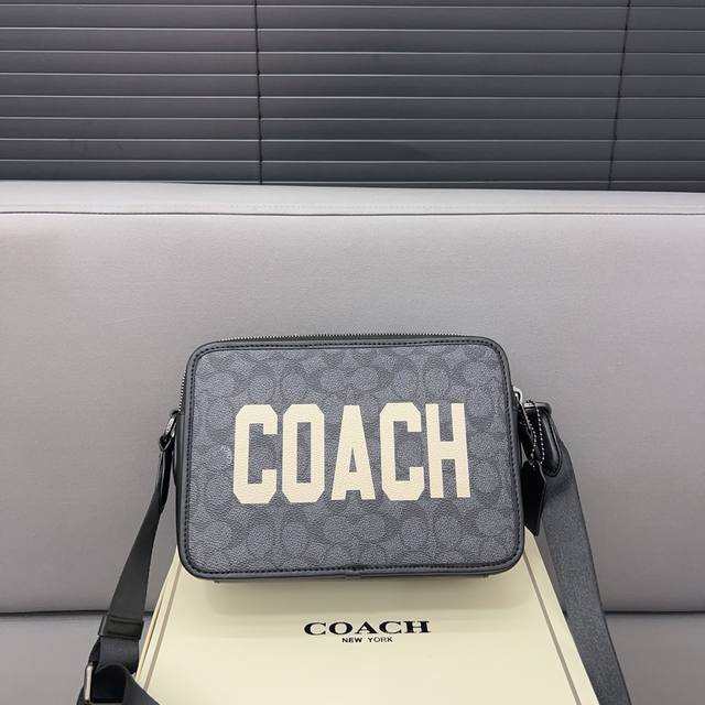 Coach 蔻驰 Charter24 印花 邮差包 小方包 单肩斜挎包 经典logo搭配原厂工艺材质 休闲百搭 采用精湛镶嵌细工，实物拍摄 原厂原版面料 配送礼