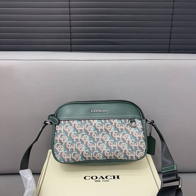 Coach 蔻驰 Graham相机包 男女通用单肩包 经典logo搭配原厂工艺材质 休闲百搭 采用精湛镶嵌细工，实物拍摄 原厂原版面料 配送防尘袋 折叠礼盒 2